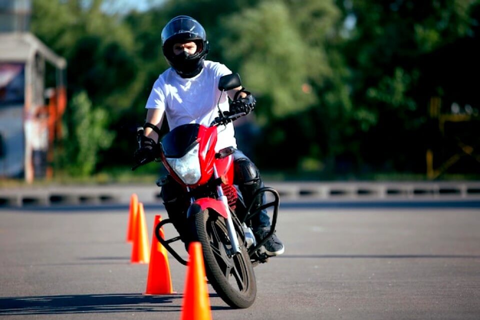 Jeune motard permis moto