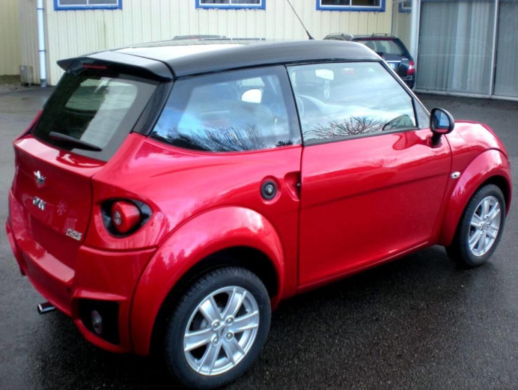 Voiture sans permis rouge