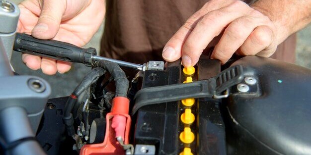 Ouvrir une batterie de moto